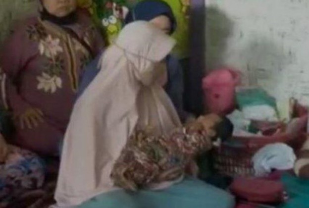 ▲▼ 印尼女子宣稱風吹來就懷孕。（圖／翻攝自YouTube）
