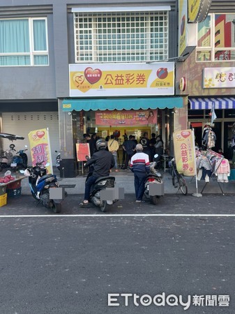 ▲▼20歲羅姓男子買彩券試手氣，幸運刮中100萬。（圖／記者陳崑福翻攝）