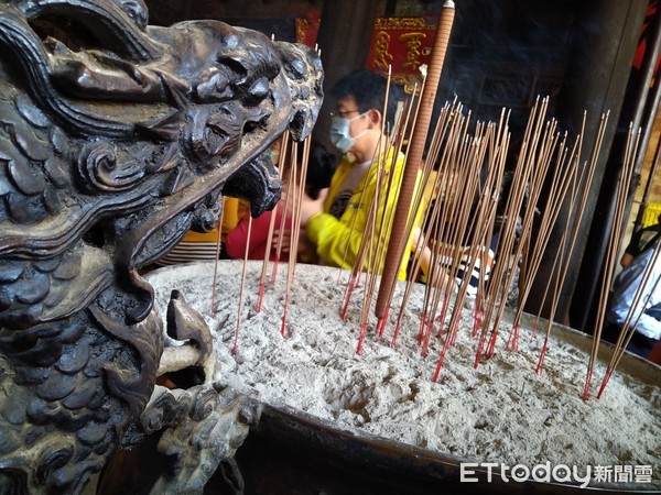 ▲▼香爐,拜拜,祈願,寺廟,廟宇。（圖／記者王麗琴攝）