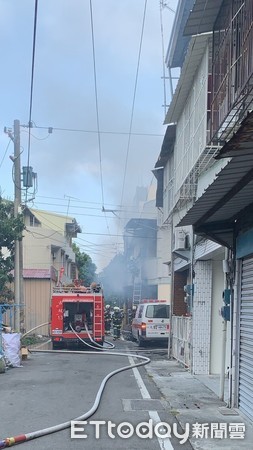 ▲古坑鄉一處民宅發生氣爆火警，警消於屋中發現一具焦屍。（圖／記者蔡佩旻翻攝）