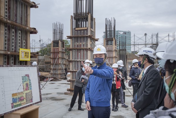 ▲新竹市長林智堅赴新竹市馬偕兒童醫院基地視察工程進度。（圖／新竹市政府提供）