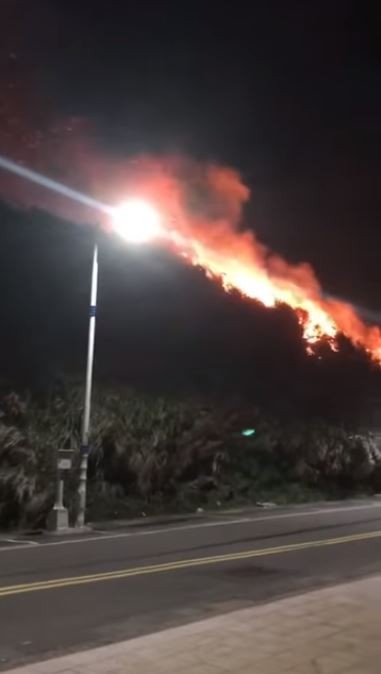 基隆外木山火燒山。（圖／翻攝自Facebook／基隆市議員張秉鈞）