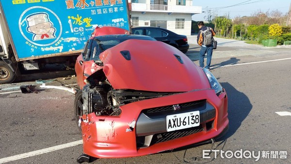 ▲▼東瀛戰神秒變廢鐵。（圖／翻攝自臉書／重機車友▕ 各區路況、天氣回報中心）