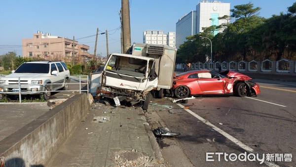 ▲▼東瀛戰神秒變廢鐵。（圖／翻攝自臉書／重機車友▕ 各區路況、天氣回報中心）