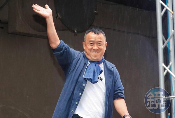 曾志偉去年6月起留在上海工作，高知名度的他接下多達40個肖像授權代言，為他賺入新台幣1億7,000多萬元。