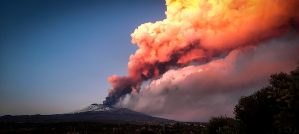 ▲▼義大利埃特納火山爆發。（圖／路透）