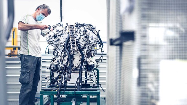 ▲賓利6.0升W12雙渦輪引擎測試過程。（圖／翻攝自Bentley）