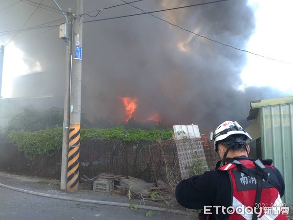 å¿«è¨Š å°å—å·¥å» å¤§ç« 100å¹³æ–¹ç±³å» æˆ¿å…¨é¢ç‡ƒç‡'20å¤šè¼›æ¶ˆé˜²è»Šé¦³æ´ Ettodayç¤¾æœƒæ–°èž Ettodayæ–°èžé›²