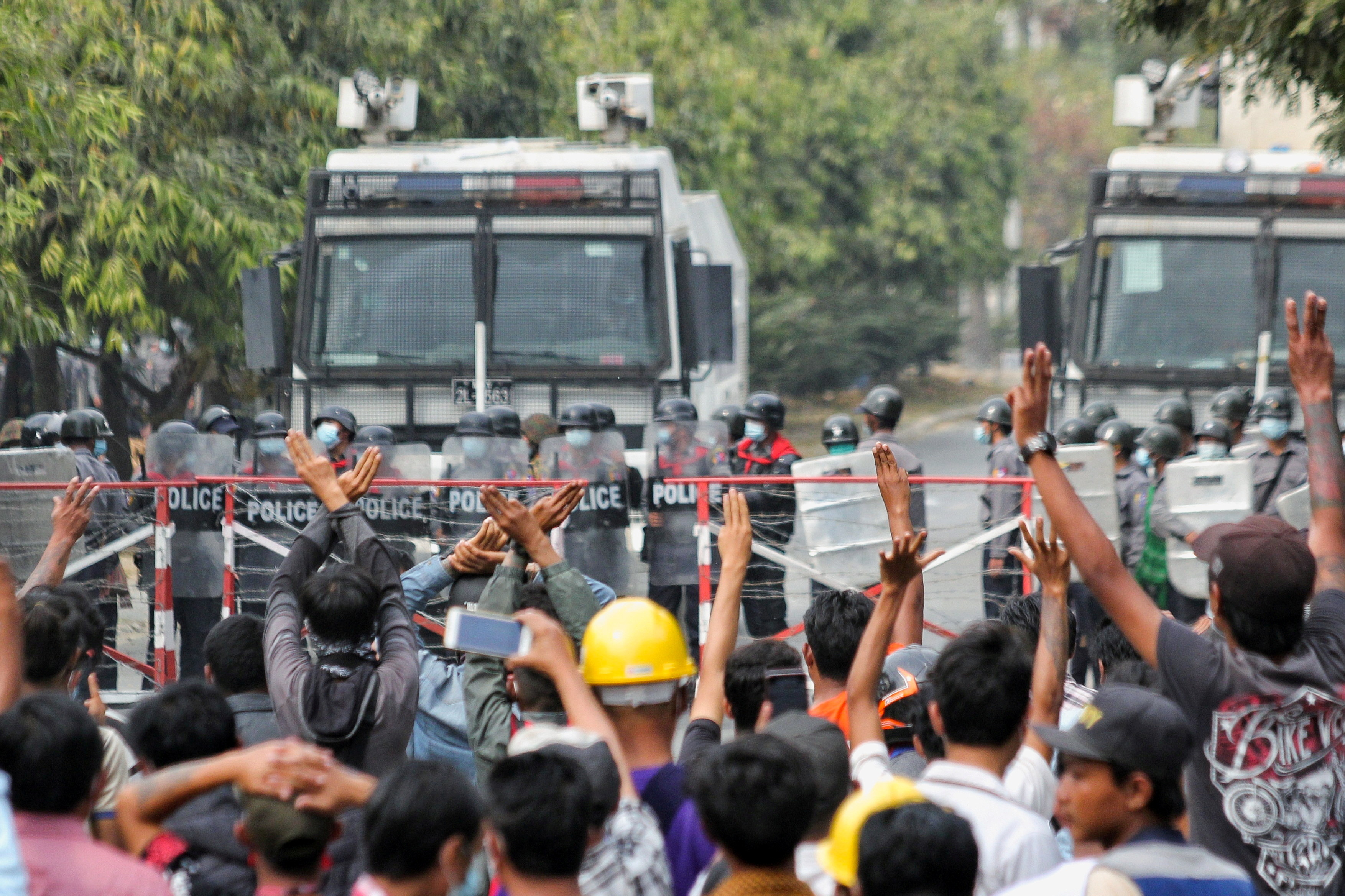 ▲▼緬甸反政變示威人群持續上街頭抗議，遭軍方開槍鎮壓。（圖／路透）