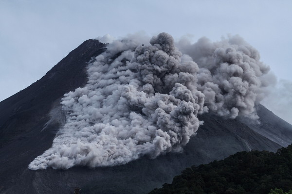▲▼印尼默拉皮火山（Mount Merapi）。（圖／路透）