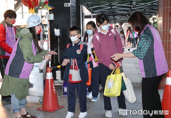 ▲▼台北市吉林國民小學開學防疫整備工作巡檢查核 副市長黃珊珊 蔡炳坤。（圖／記者屠惠剛攝）