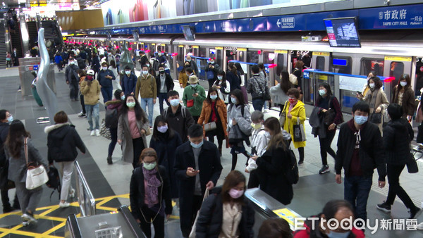 ▲▼北捷,捷運站,捷運廣告,捷運站人潮。（圖／記者姜國輝攝）