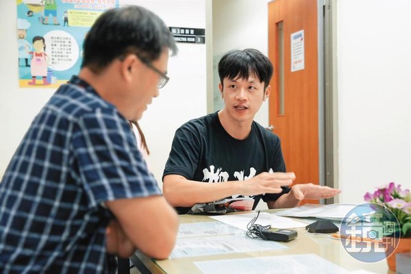 兒童台出身的焦糖（右），傳被鎖定為「網紅刺客」，有機會代表政黨參選議員。