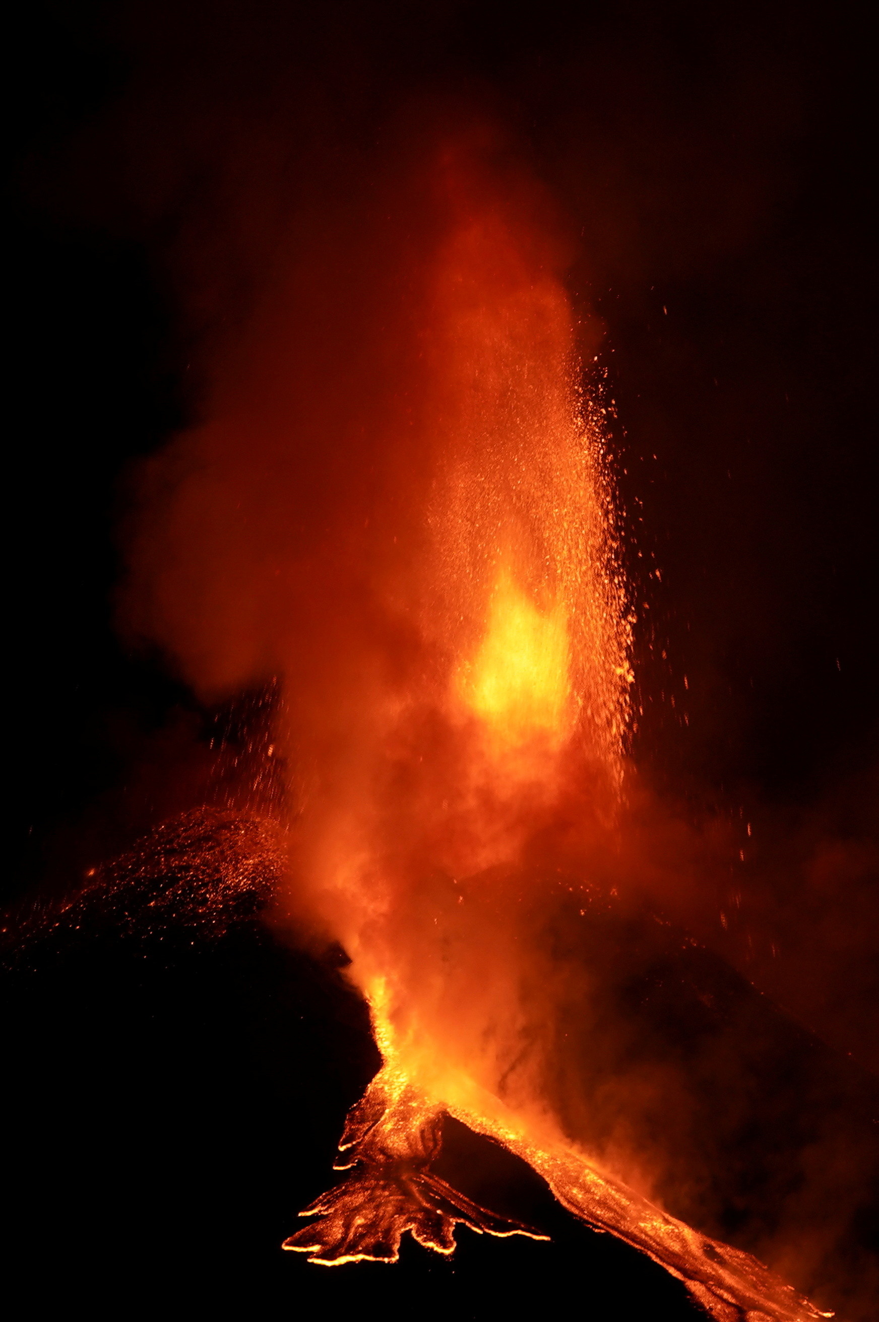 ▲▼ 義大利火山埃特納火山（Mount Etna）21日噴發畫面。（圖／路透）