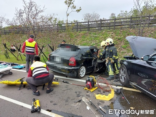 ▲許姓男子因超車不慎和來車對撞，造成2死1重傷慘劇。（圖／記者黃孟珍翻攝）