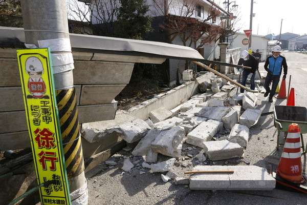 ▲▼ 日本213福島規模7.3地震，出現首名死者。（圖／路透）