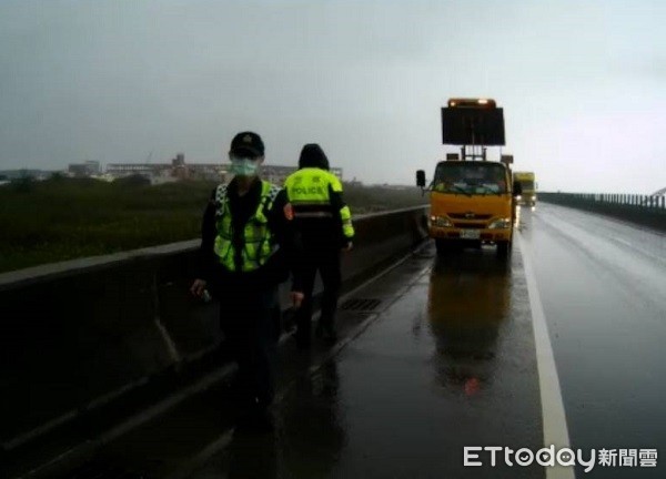 ▲警方沿路追查才找到陳姓老翁。（圖／蘆竹警分局提供）