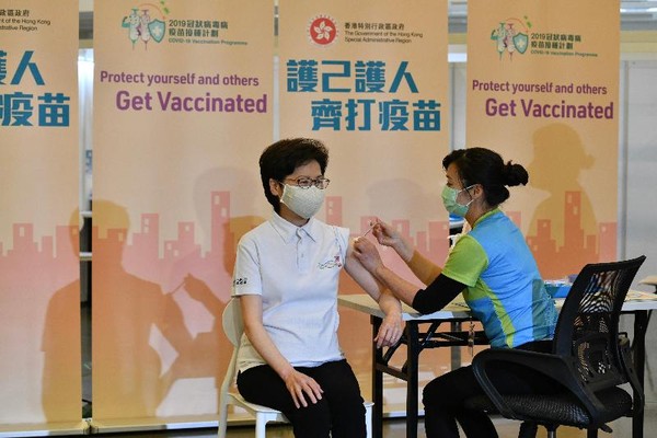 ▲▼香港特首林鄭月娥接種陸製新冠疫苗。（圖／翻攝香港政府）