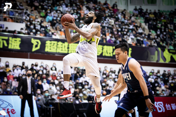 ▲杰倫（Jerran Young）、希克斯（Stephan Hicks）、錢肯尼（Kenny Chien）、林志傑。（圖／P.League+提供）