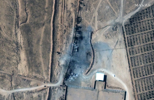 ▲▼美國空襲敘利亞後衛星圖像。（圖／路透）
