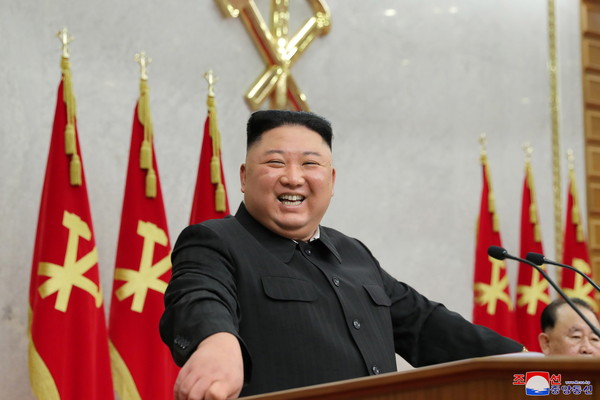 ▲▼金正恩掌權將迎來第10年，北韓當局為其出版「偉人傳記」做為宣傳。（圖／路透社）