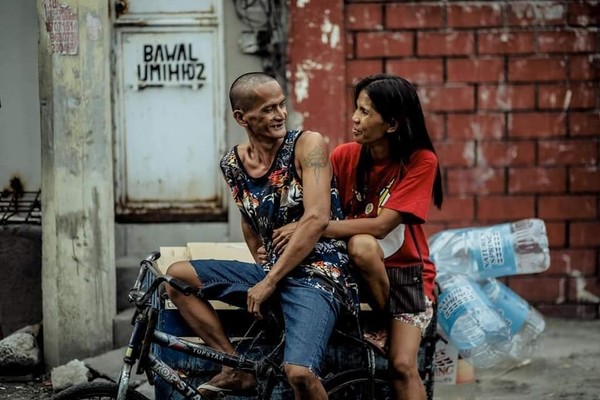 ▲▼菲律賓街友相戀24年沒錢結婚。（圖／翻攝自Facebook／Allahumma ighfirli Aisha）