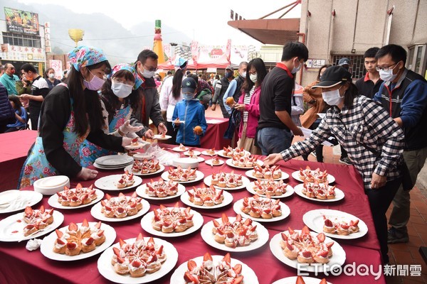 ▲由苗栗縣政府和地區農會主辦的「大湖草莓農村亮點推廣活動」，28日在大湖酒莊熱鬧開幕，期盼吸引更多遊客前來體驗採果樂。（圖／記者黃孟珍翻攝，下同）