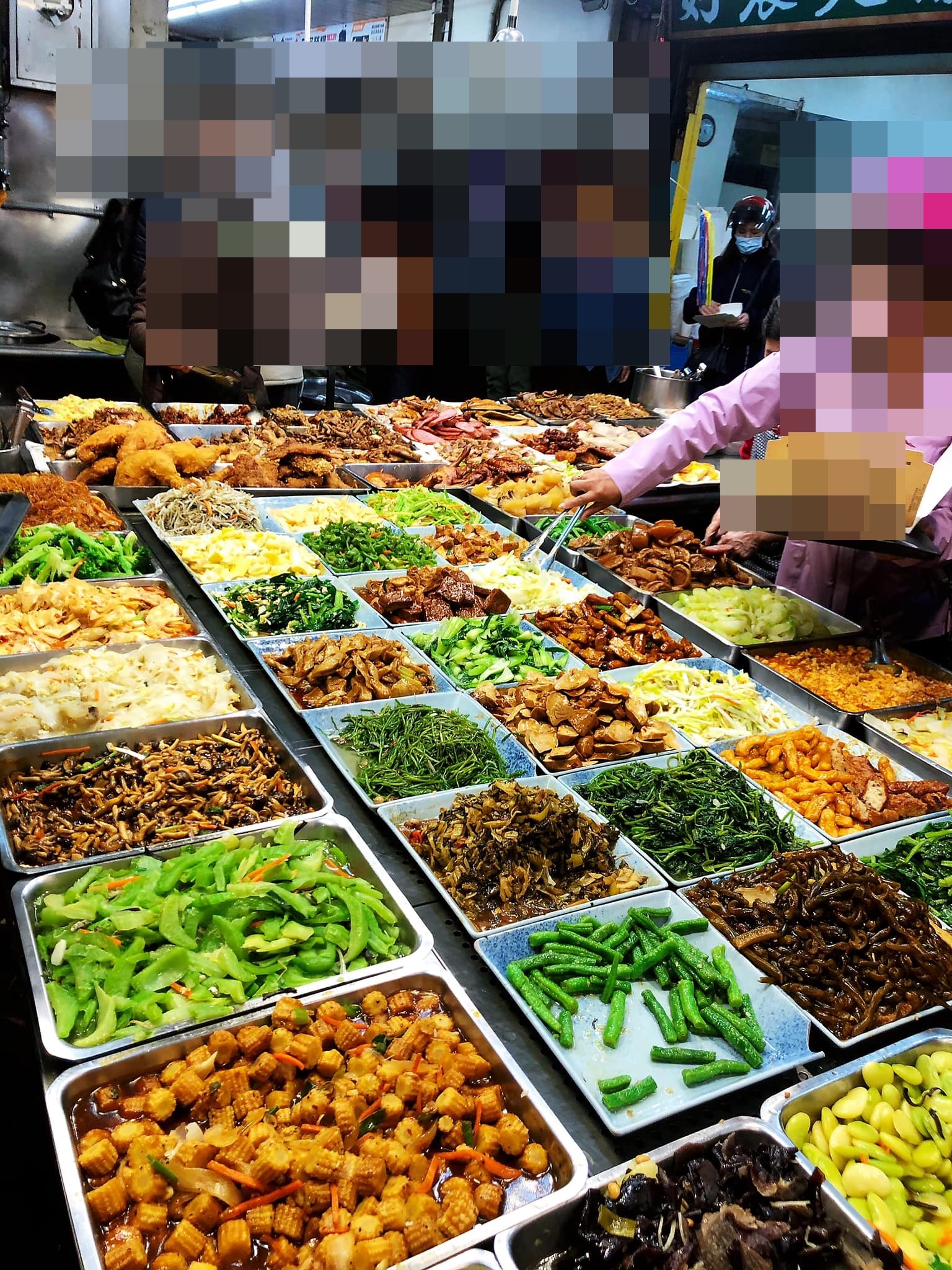 ▲▼沒重複！買便當見「80道菜」陷選擇困難　網：滿漢全席（圖／翻攝自路上觀察學院）