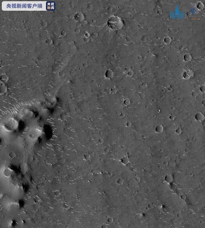 ▲▼天問一號拍下3張高清火星影像　環形坑等地貌清晰可見。（圖／翻攝央視）