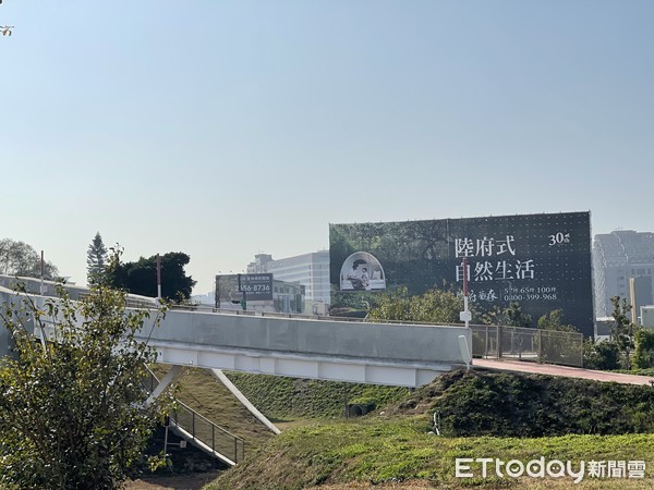 ▲▼水湳周邊建商紛紛插旗，陸府建設。（圖／記者陳筱惠攝）