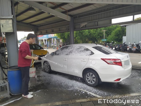 ▲▼洗車,自助洗車。（圖／記者曾筠淇攝）