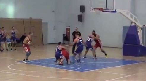 ▲▼俄羅斯新規則籃球運動「Rugball」。（圖／翻攝自Twitter／overtime）