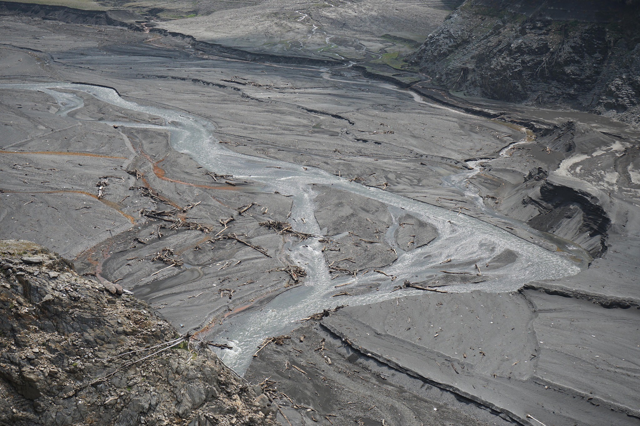 水庫見底 枯到龜裂 中部 德基 石岡壩 霧社 蓄水率跌破10 Ettoday財經雲 Ettoday新聞雲