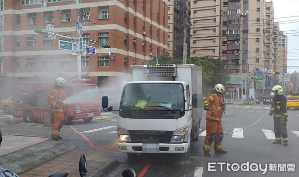 ▲警消3分鐘就將火勢撲滅。（圖／桃園警分局提供）