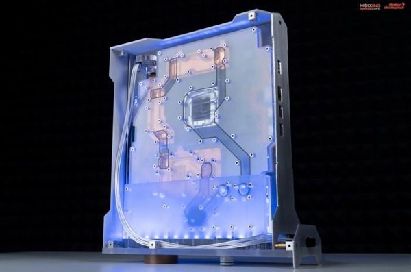 越南硬體改裝玩家打造水冷版PS5