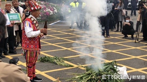 ▲▼原住民獵槍釋憲案，團體聲援升狼煙。（圖／記者羅志華攝）