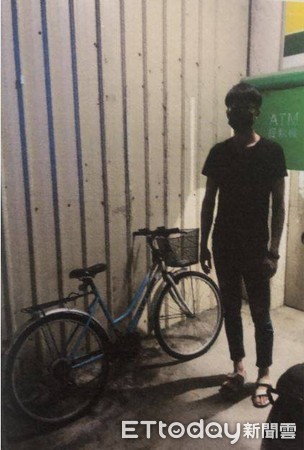 ▲台南市新化分局警方憑著竊盜犯嫌1雙拖鞋，循線破獲1起單車竊案。（圖／記者林悅翻攝，下同）