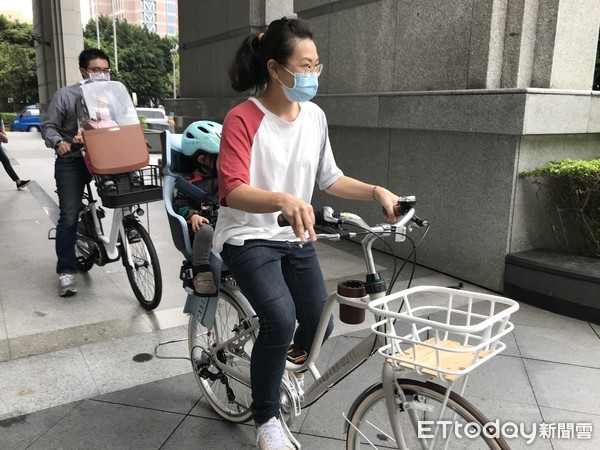 ▲▼親子自行車,自行車兒童座椅,兒童自行車,親子共乘。（圖／記者賴文萱攝）