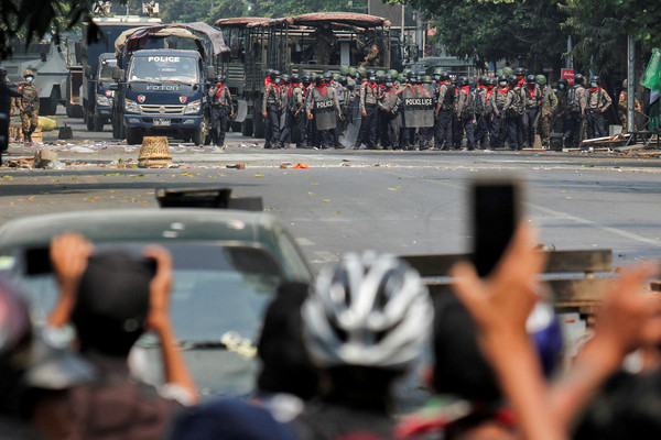 ▲緬甸軍方上月1日突然發動政變，拘押實質領導人翁山蘇姬與其他官員，宣布進入為期一年的緊急狀態。（圖／路透）