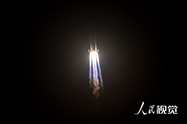 ▲長征七號A火箭的助推器不單獨分離，為全球首度使用該技術的新型火箭。（圖／CFP）