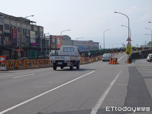 ▲▼羅東光榮路橋再階段性開放，15日起總重26噸以下車輛可通行。（圖／記者游芳男翻攝，下同）
