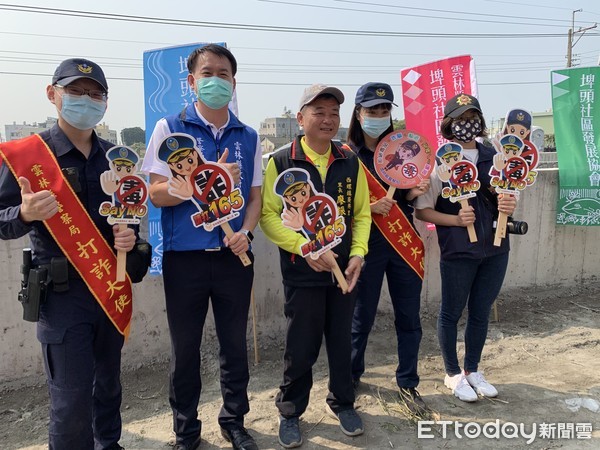 ▲雲林縣長張麗善、南投林區管理處處長李政賢、縣議員、游淑雲、廖萬攜手種下吉祥長青的羅漢松。（圖／記者蔡佩旻攝）