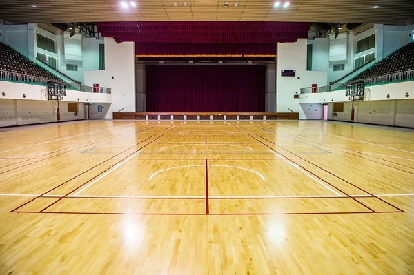 ▲嘉市港坪運動公園體育館內地板整修完工，媲美國訓中心等級 。（圖／嘉義市政府提供）