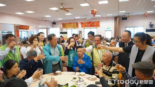 ▲台南市長黃偉哲等人，出席祝賀大台南新聞記者公會會員大會。（圖／記者林悅攝）