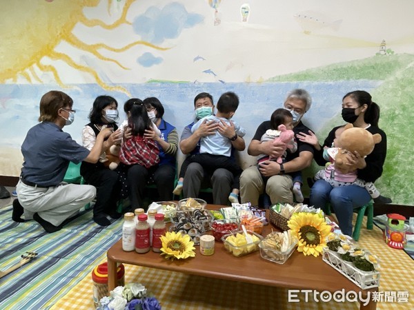 ▲雲林多位「超人寄養爸媽」因應照顧寄養童成長積極努力持續學習。（圖／記者蔡佩旻翻攝）