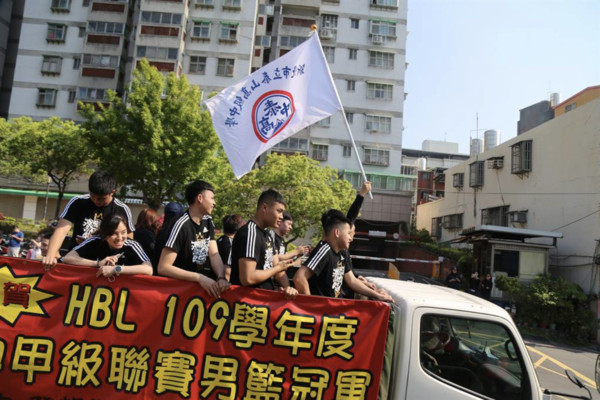 ▲泰山高中HBL冠軍遊行。（圖／泰山高中提供）