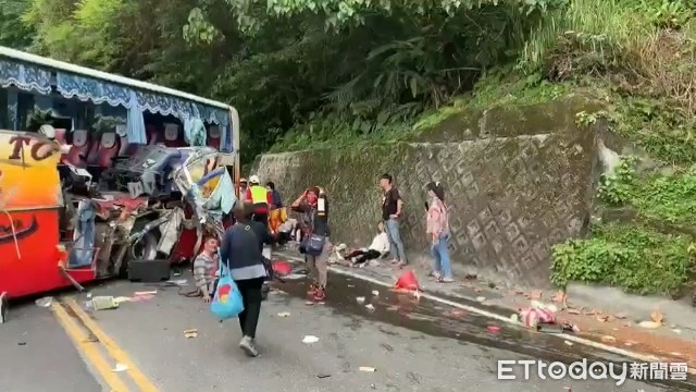 遊覽車猛撞山壁駕駛稱「踩不到煞車」釀5死 蘇花公路雙向阻斷 