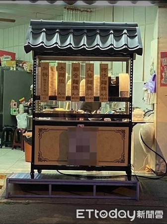 ▲台南市警三分局和順派出所警員吳昊叡循線破獲竊案，找回店家煮「蚵仔麵線」的生財工具大鐵鍋。（圖／記者林悅翻攝，下同）