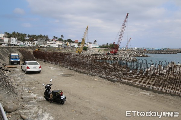 ▲▼富岡漁港正進行交通船碼頭改善工程重大建設。（圖／台東縣政府提供，下同）