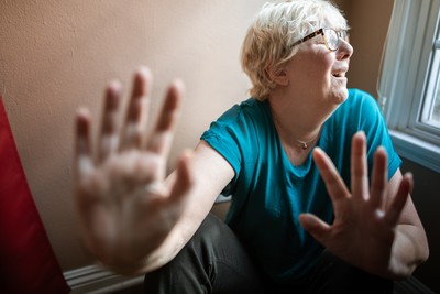 保護令當廢紙!逆子持棍爆打親母全身傷 還嗆:是她自己打的